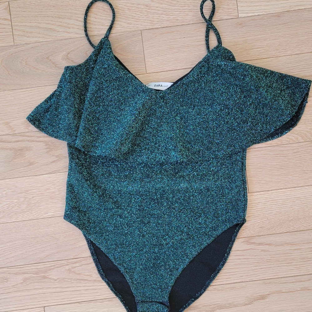 Body with glitters
